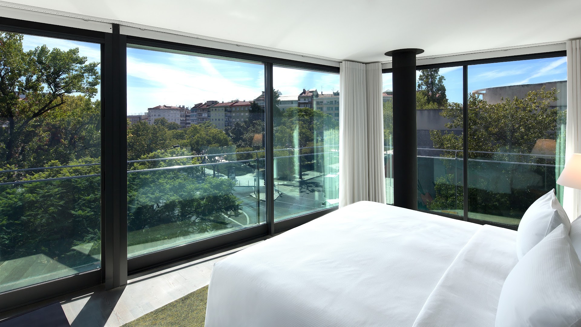 DoubleTree by Hilton Lisbon - Fontana Park exterior